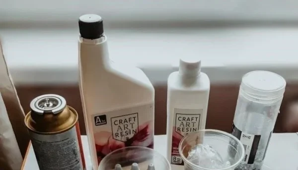 Заливка эпоксидной смолой: создание уникальных аксессуаров для дома